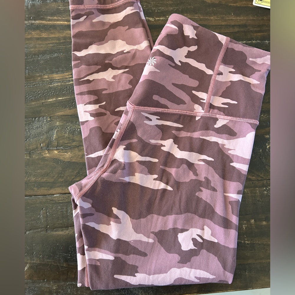 Athleta Elation Pink Mauve Camo 7/8 tight Medium EUC